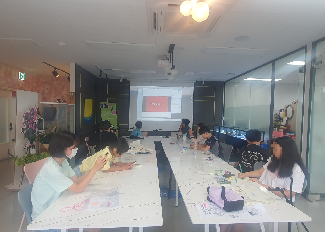 우리 손으로 만드는 푸른세상: 영화감독과 함께하는 환경보호 영상 제작 공유학교